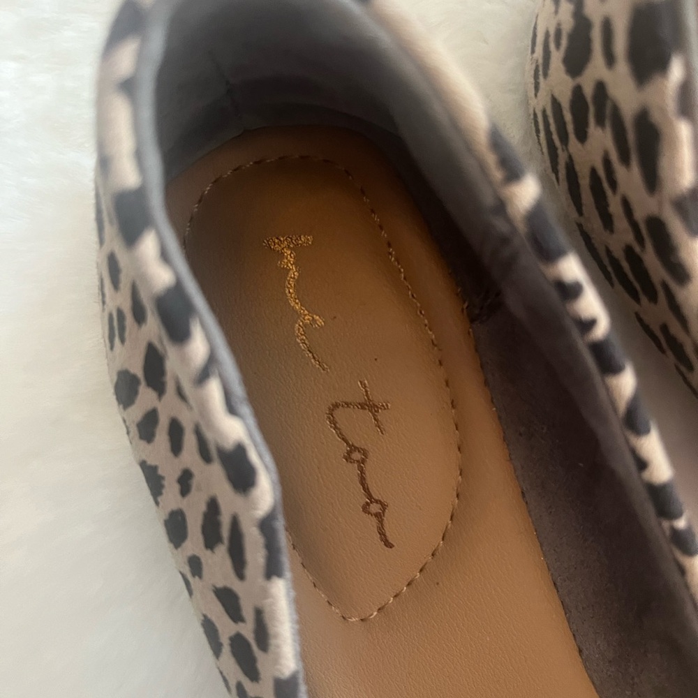 Shoes - Picture 2 of 4